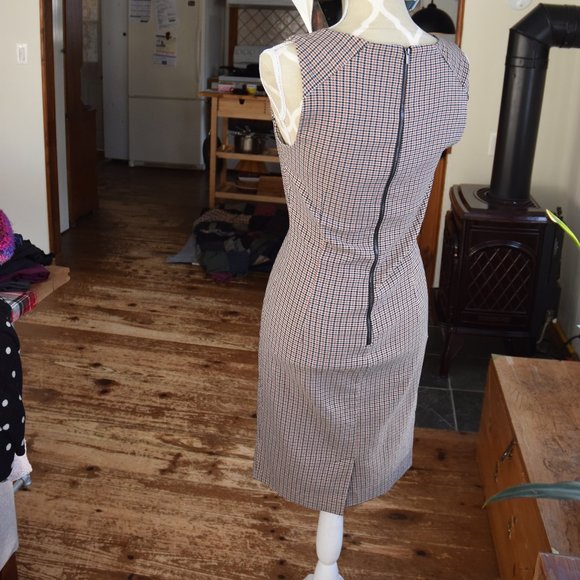 NWOT - Mid-length houndstooth dress - Picture 2 of 7